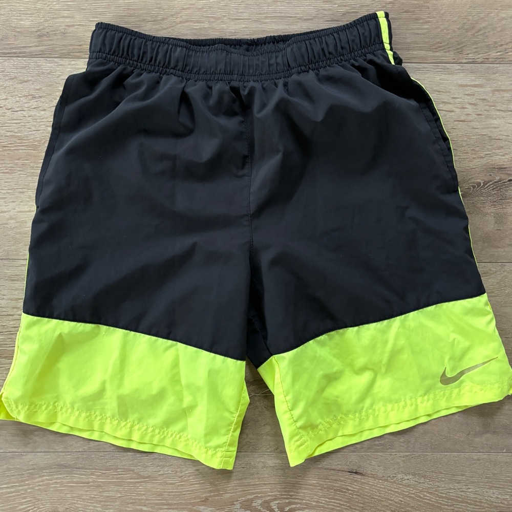 Nike Dri Fit Black Swim Trunks Shorts Boys SZ Medium